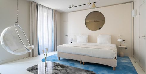 hotel room image