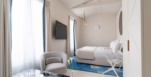 hotel room image