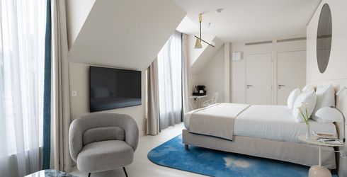 hotel room image