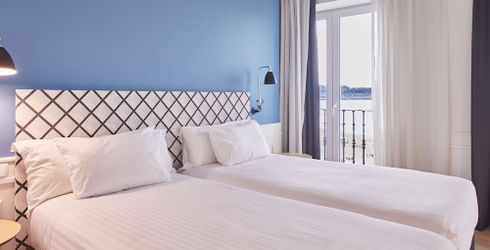 hotel room image