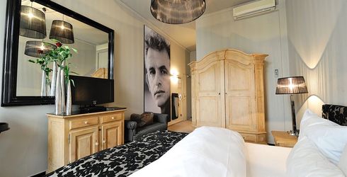 hotel room image