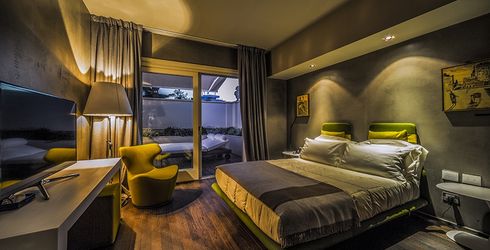 hotel room image