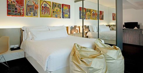 hotel room image