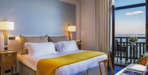 hotel room image