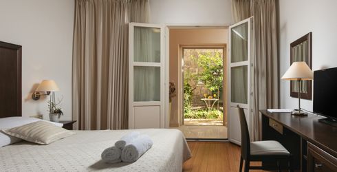 hotel room image