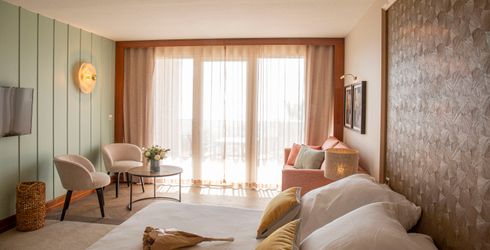hotel room image