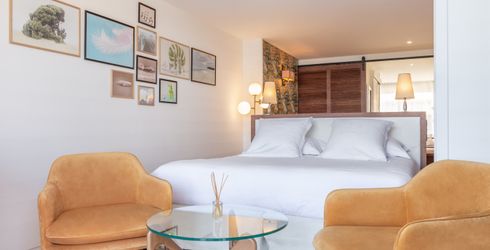 hotel room image