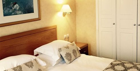 hotel room image