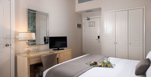 hotel room image