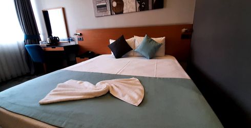 hotel room image