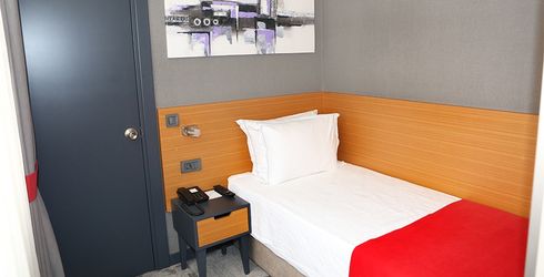 hotel room image