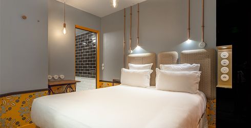 hotel room image