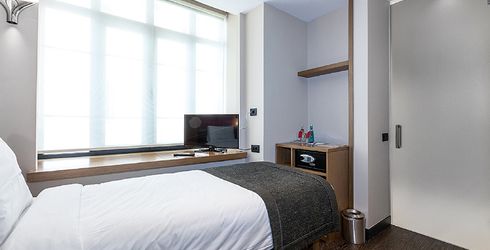 hotel room image