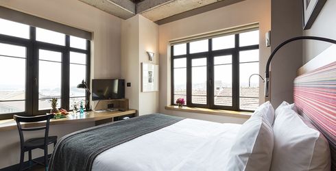 hotel room image