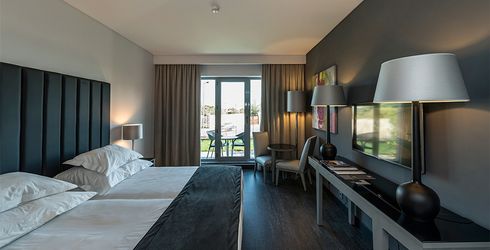 hotel room image