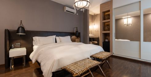 hotel room image