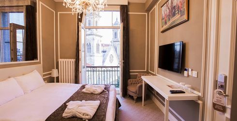 hotel room image