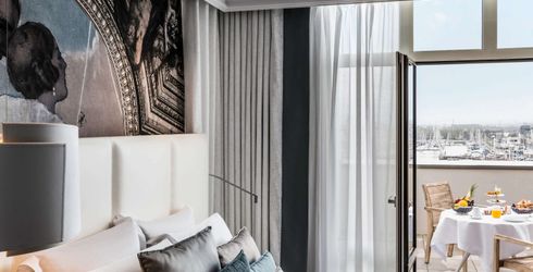 hotel room image