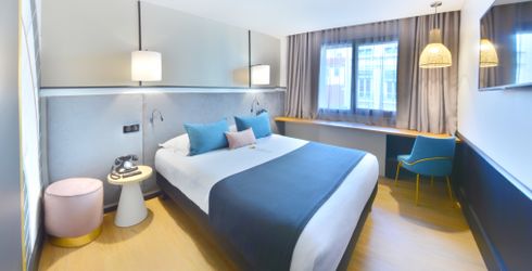 hotel room image