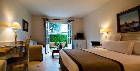 hotel room image
