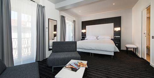 hotel room image