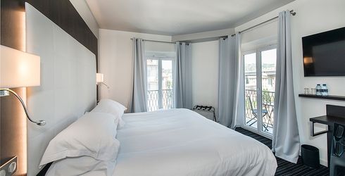 hotel room image
