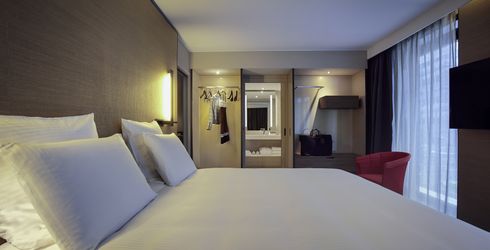 hotel room image