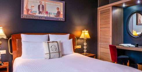 hotel room image