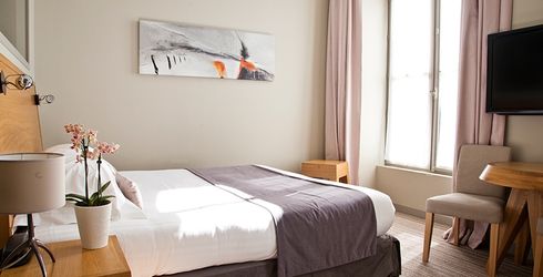 hotel room image