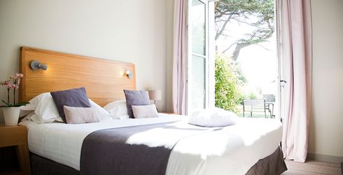 hotel room image