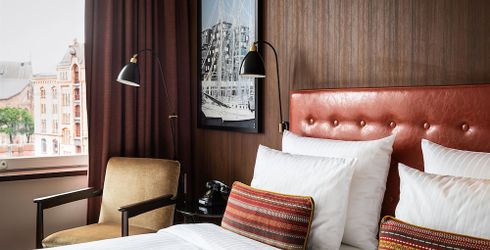 hotel room image