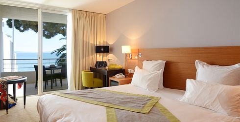 hotel room image