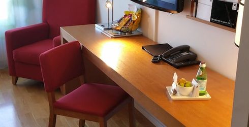 hotel room image