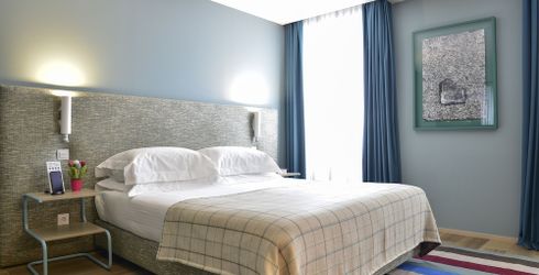 hotel room image