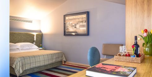 hotel room image