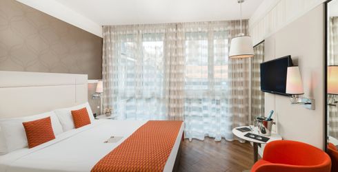 hotel room image