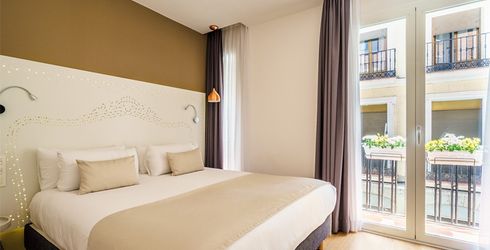 hotel room image