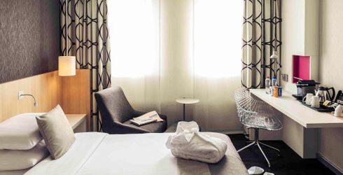 hotel room image
