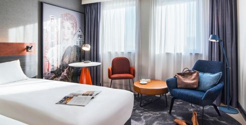 hotel room image