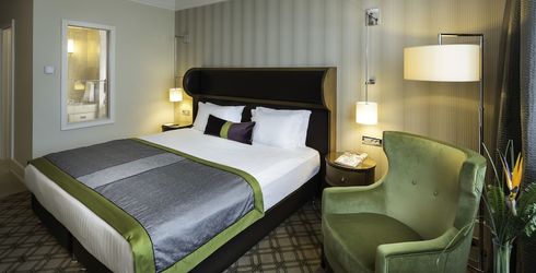 hotel room image