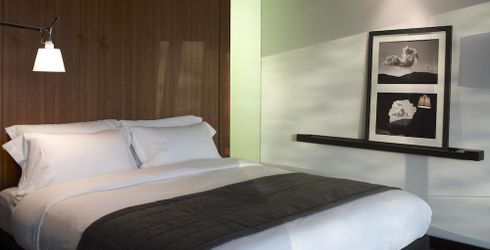 hotel room image