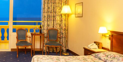 hotel room image