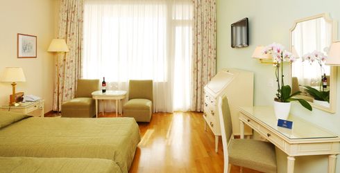 hotel room image