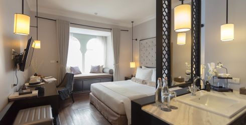 hotel room image