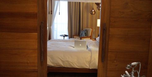 hotel room image