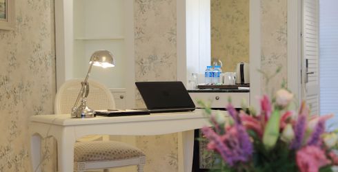 hotel room image