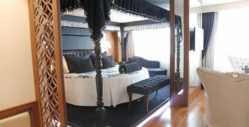 hotel room image