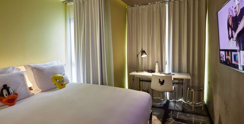 hotel room image