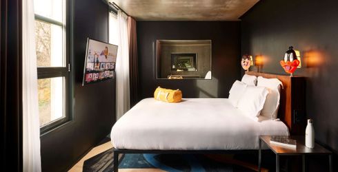 hotel room image
