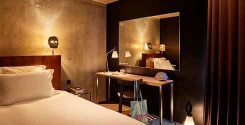 hotel room image